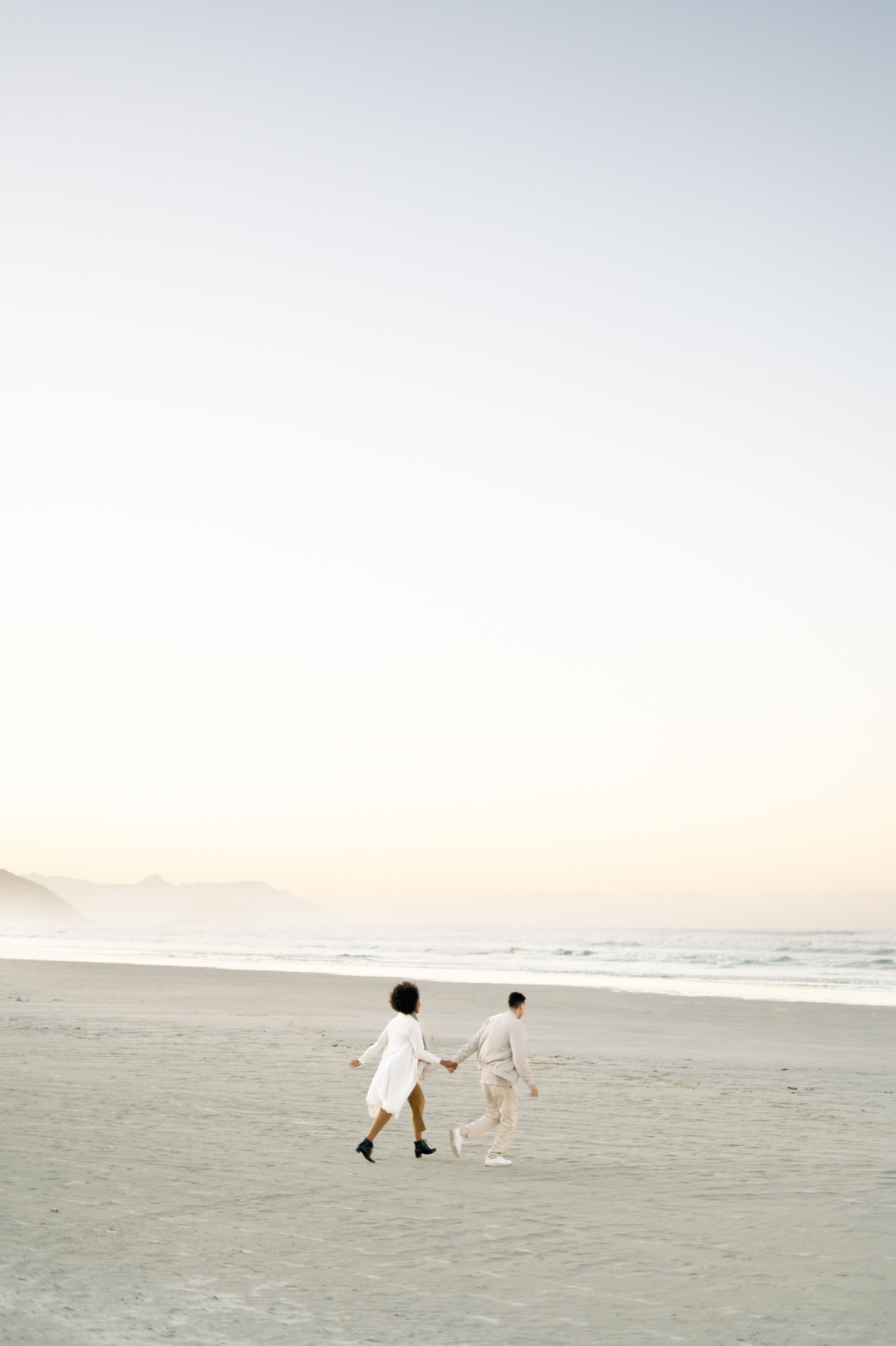 ensaio fotográfico na praia no frio do inverno